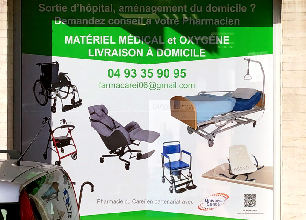Vitrophanie pour pharmacie à Menton.